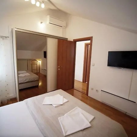 Dora Apartment